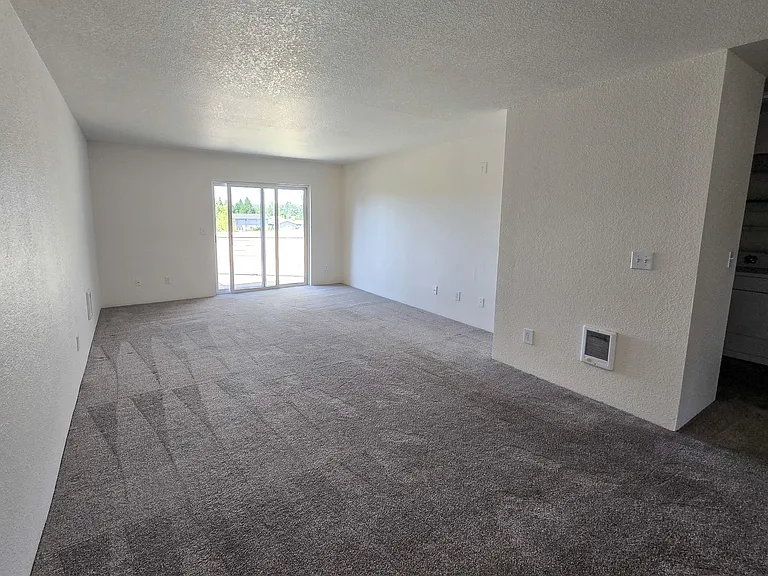 Camelot East Apartments — Photo 16