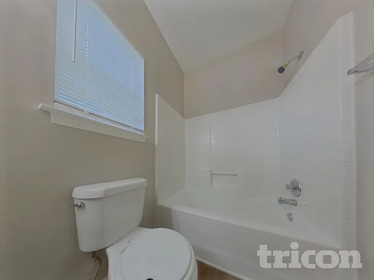 101 Royal Crest Dr — Photo 13