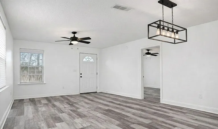 2110 Hamilton Pl N — Photo 5