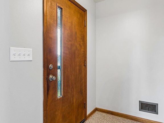4th image of 4001 S 39th St