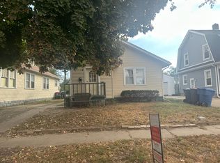 1212 S 4th St, Pekin, IL 61554