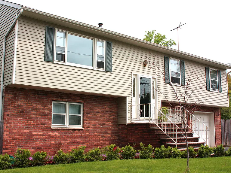 Bi-Level Home