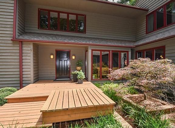 2nd image of 716 Stratfordshire Dr