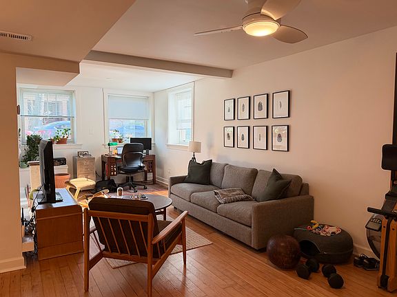 3rd image of 1318 W Thorndale Ave #G