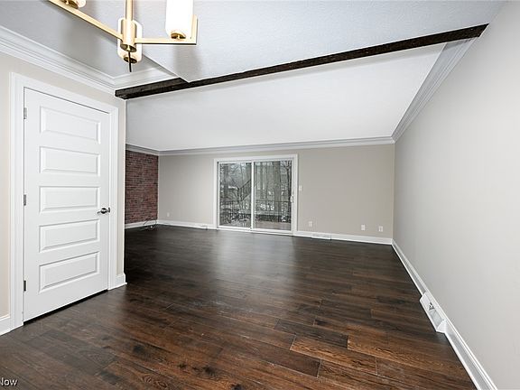 4th image of 37 E Carriage Dr