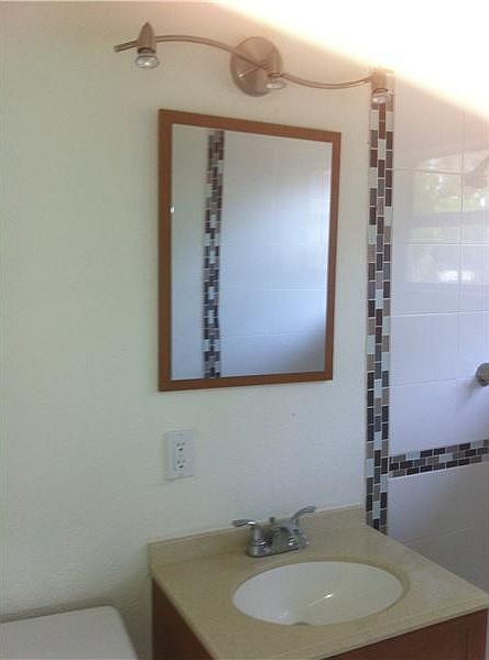 1st image of 610 E Evanston Cir