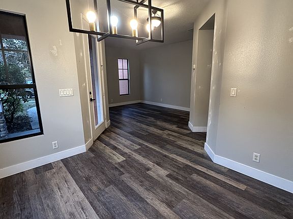 4th image of 2823 Glenridge Cir
