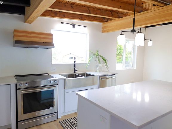 5th image of 1166 Winsor Ave