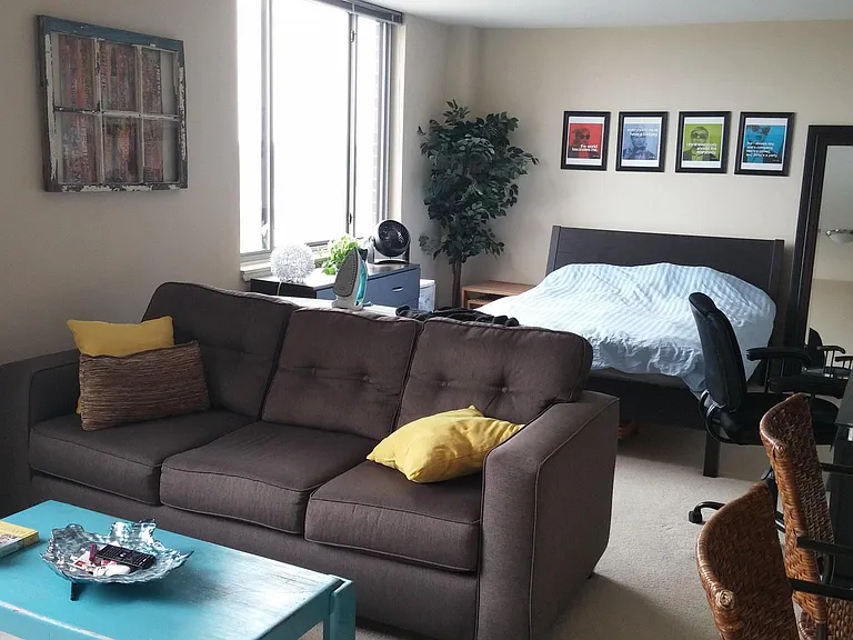 600 E 8th St #11 — Photo 3