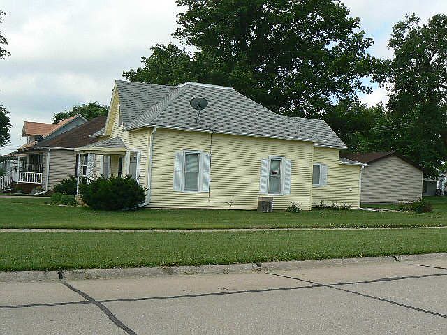 2nd image of 605 1st St