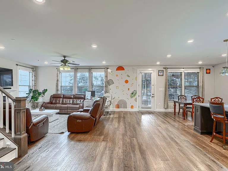7142 Starmount Way — Photo 15