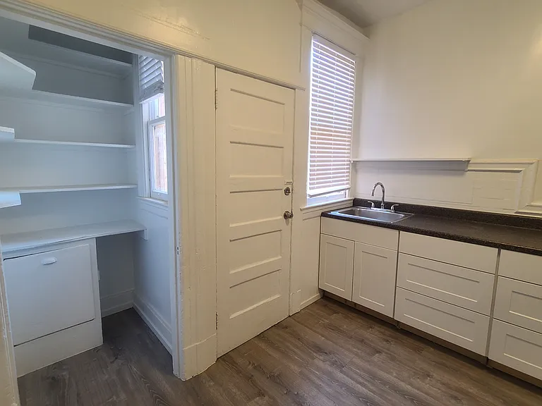 2411 Bryant St — Photo 6