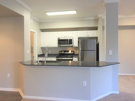 3rd image of 40 Park City Ct APT 6102