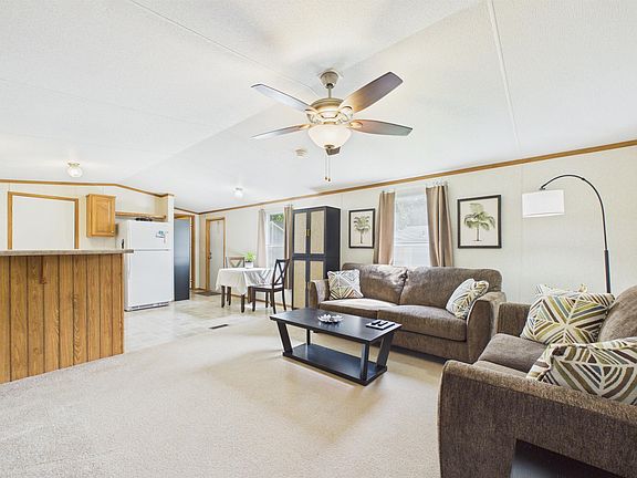 3rd image of 44 Fleck Dr