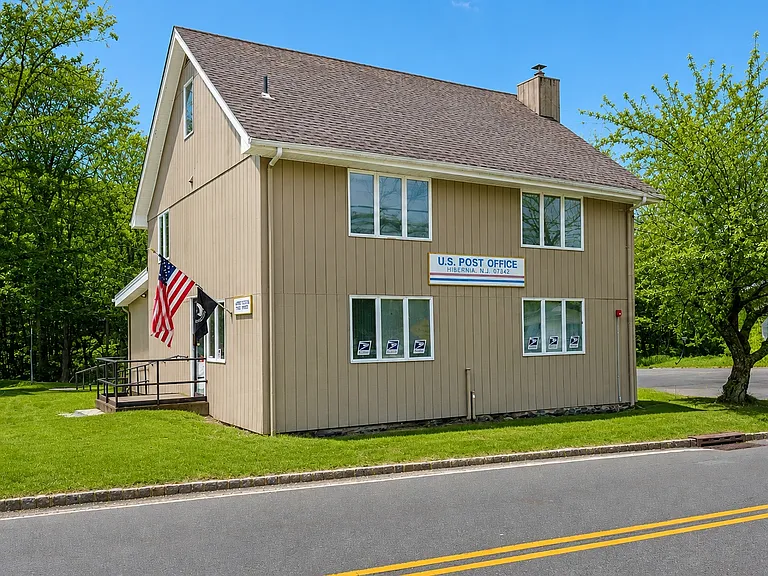 328 Green Pond Rd — Photo 1