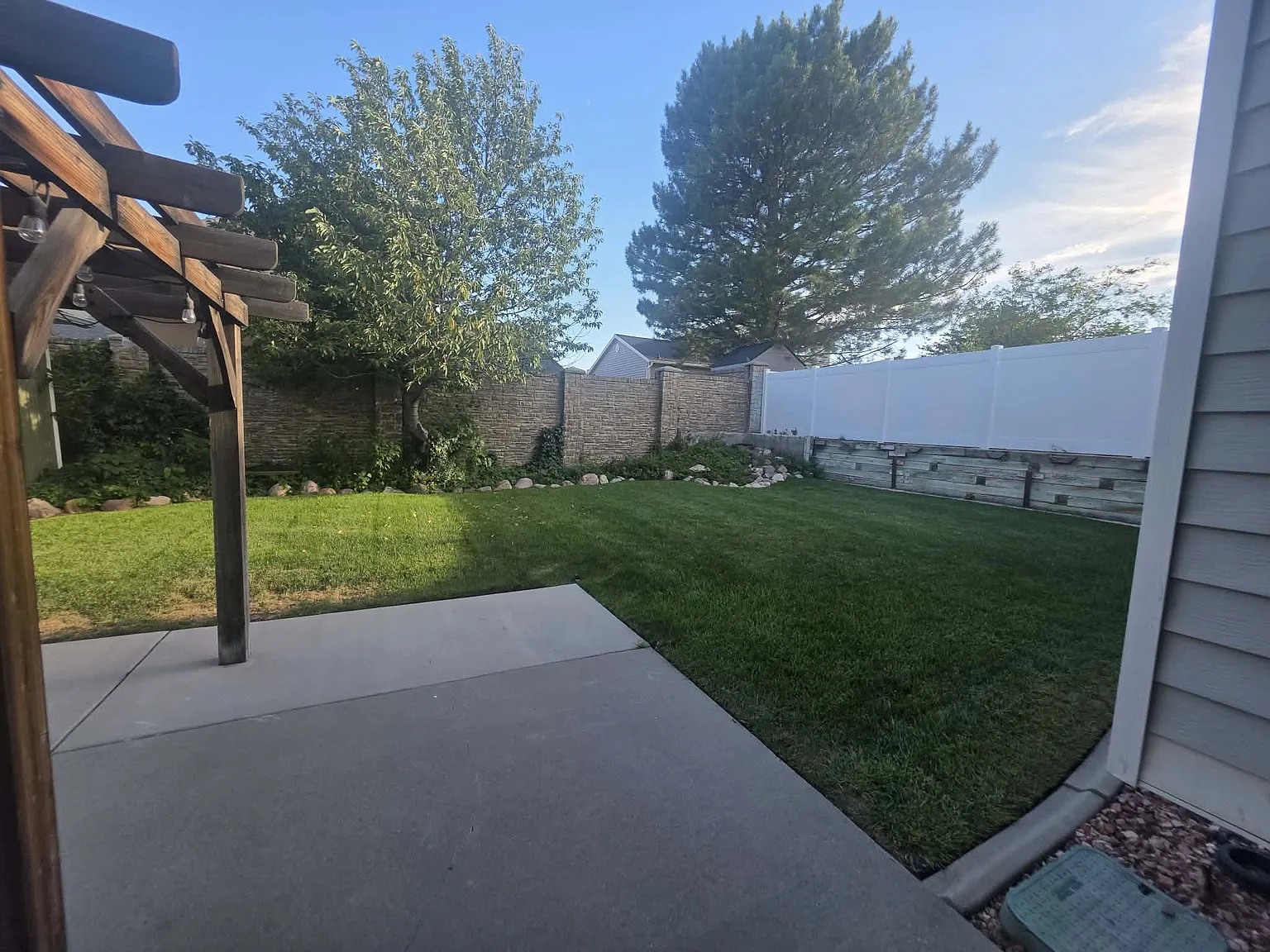 5 bed, 2084 sqft, $3,500 — Photo 3