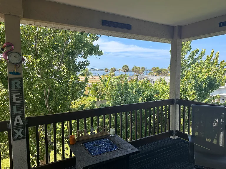 Beautiful views of the intracoastal waterway, one block away