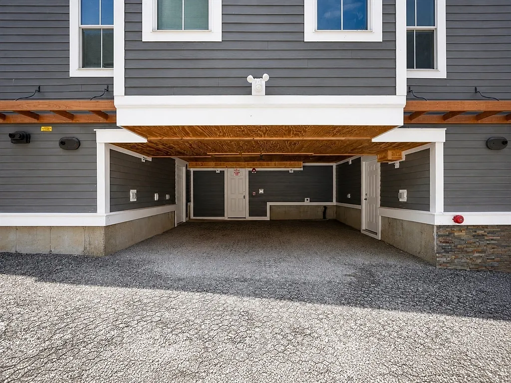 2 bed, 1.5 bath, 850 sqft, $3,700 — Photo 2