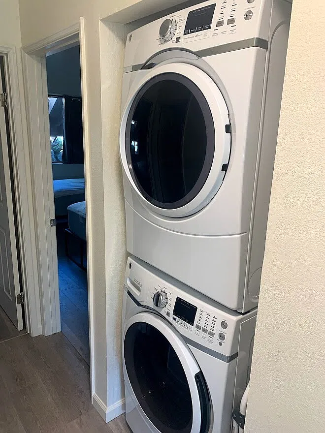 2 bed, 2.0 bath, 1000 sqft, $2,300 — Photo 1