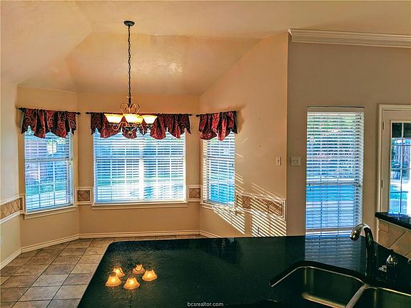 5th image of 105 N Hills Cir