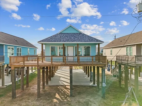 4828 Bluewater Dr, Freeport, TX 77541