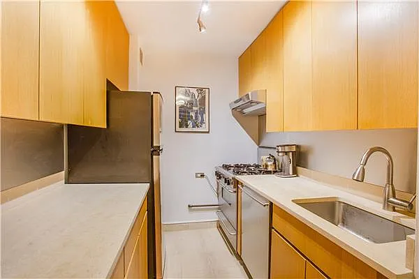 Rented by Weichert Manhattan Midtown | media 11