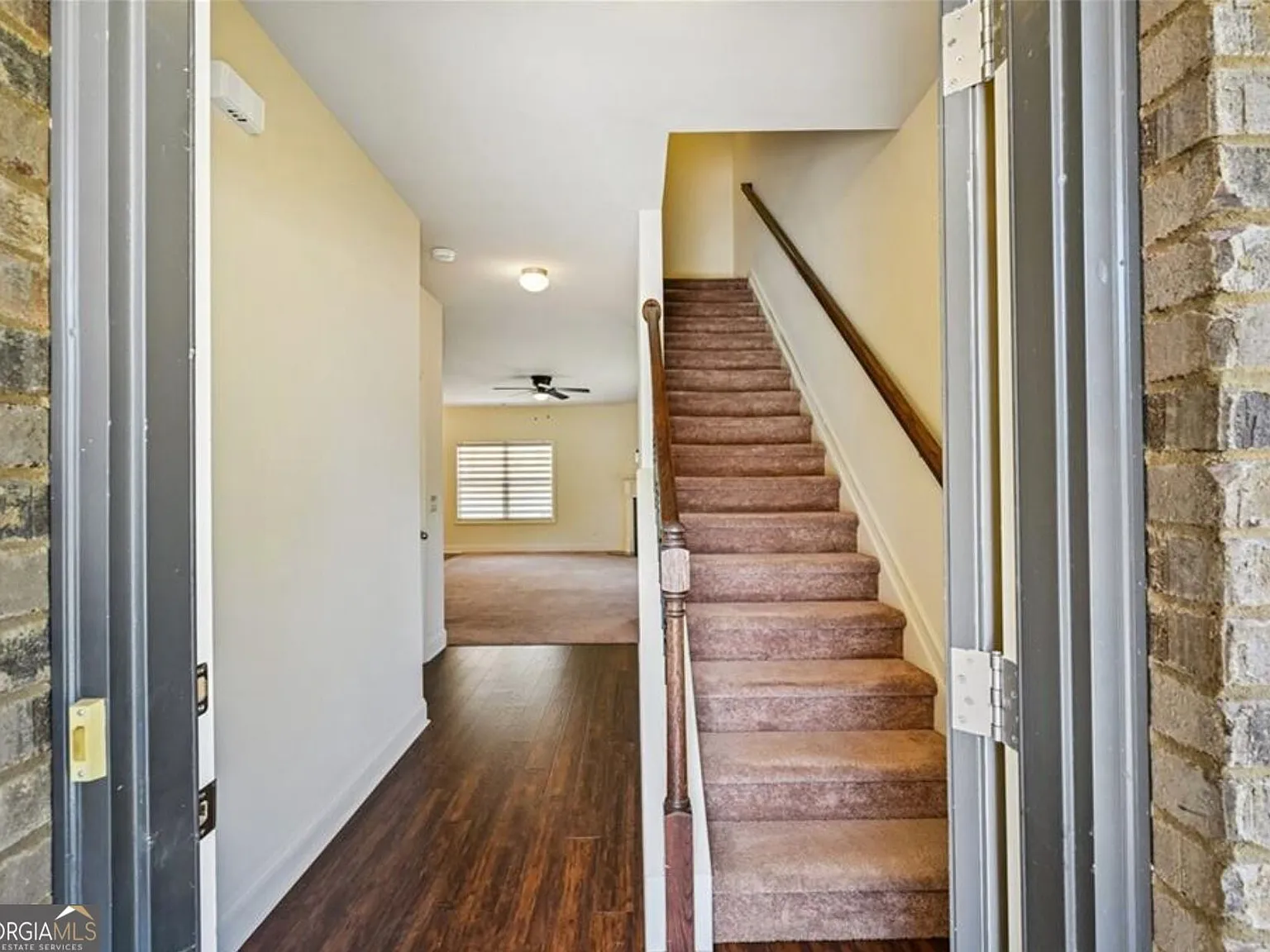3 bed, 2.5 bath, 1960 sqft, $2,500 — Photo 4