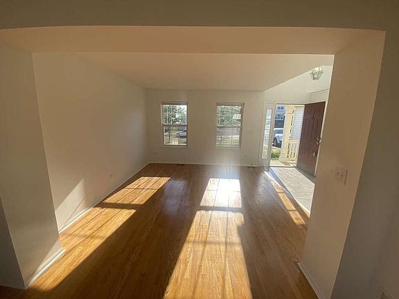 3rd image of 39387 N Queensbury Ln