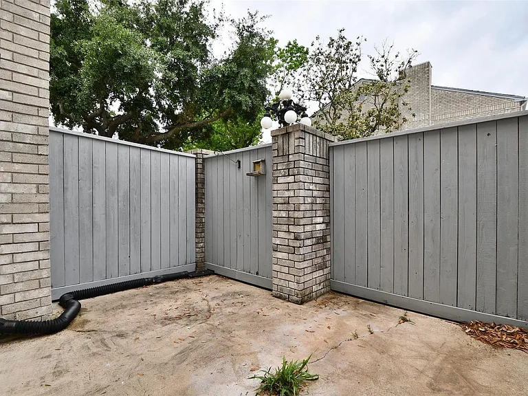 382 Wilcrest Dr — Photo 36