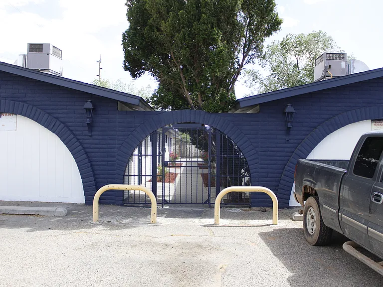 Renovated, Large UNM Area 2 Bed Apt w/ Washer / Dryer and Private Yard — Photo 25