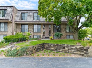 1721 Northfield Sq APT C, Winnetka, IL 60093
