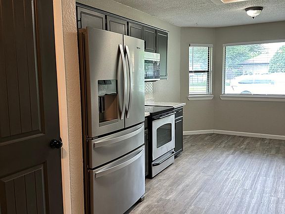 2nd image of 4505 Colby Dr
