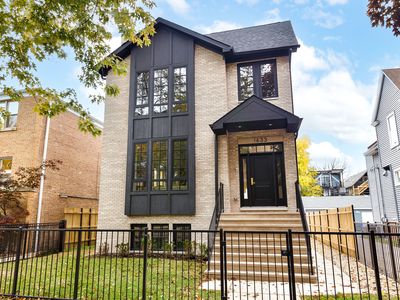 2455 W Belle Plaine Ave, Chicago, IL, 60618