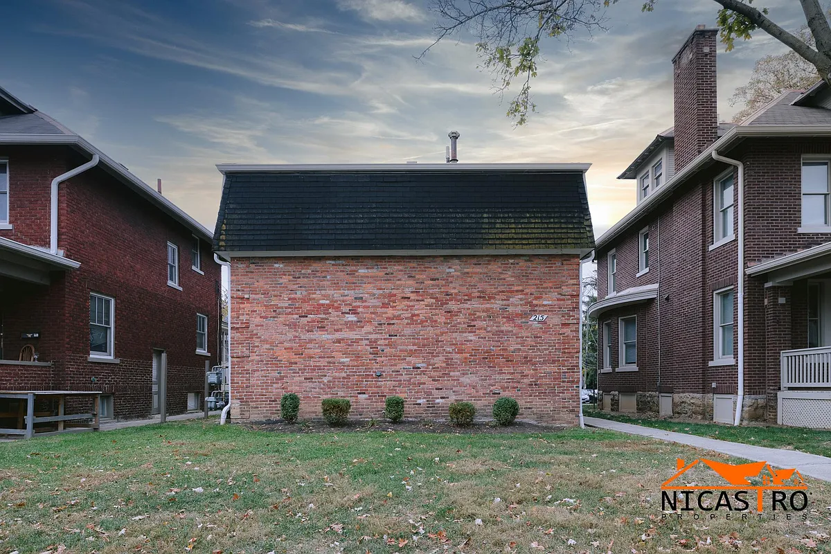 Building Photo - 215 E Lane Ave