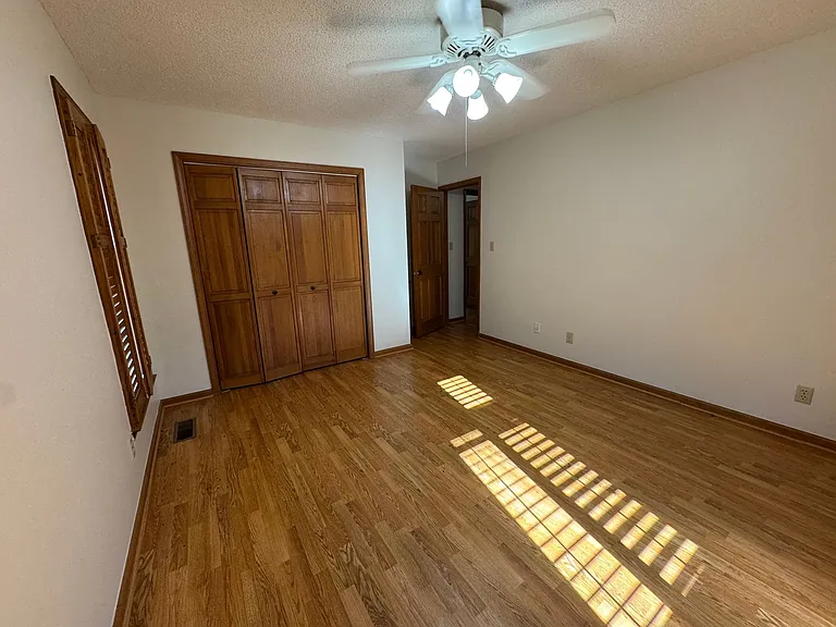 307 Fallingbrook Dr — Photo 19