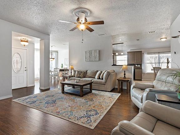 3rd image of 10870 Castle Dr