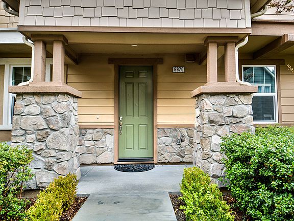 4th image of 6970 N Mariposa Ln