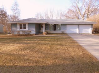 628 16th St, Windom, MN 56101
