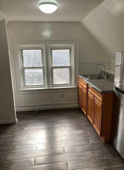 2 bed, 1800 sqft, $950 — Photo 4