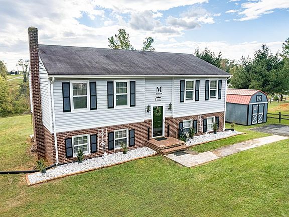 2nd image of 212 Nottaway Dr
