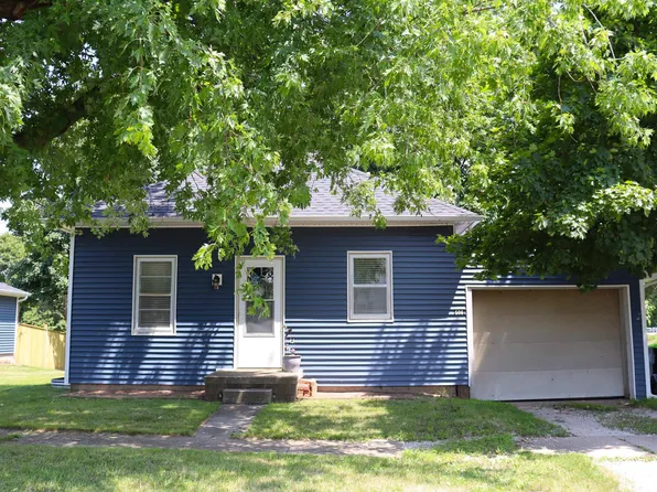 506 N Douglas St, Roanoke, IL 61561