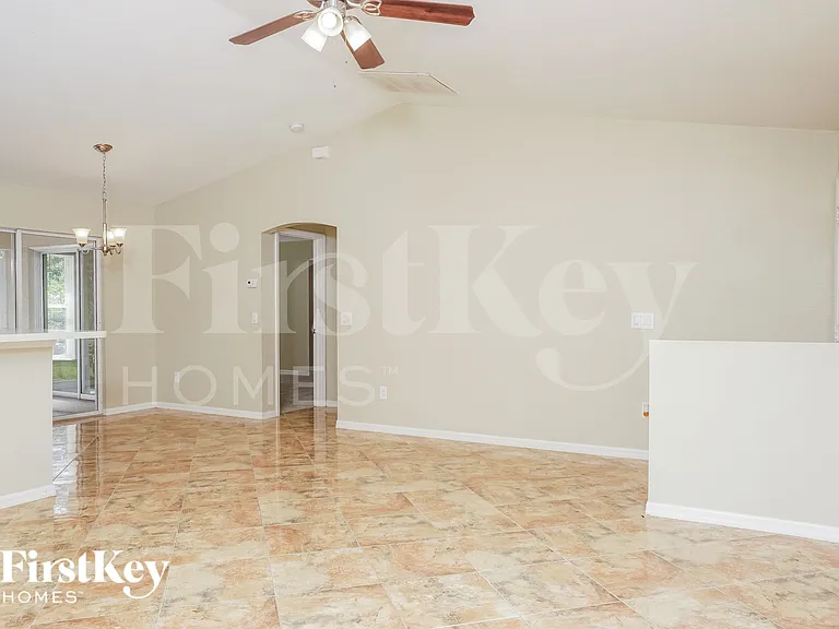 2476 Parrot St — Photo 5