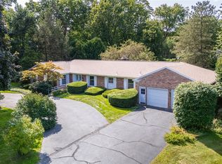 57 Landsdowne Ln, Rochester, NY 14618