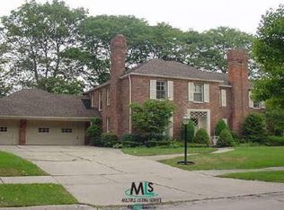 70 S Deeplands Rd, Grosse Pointe, MI 48236