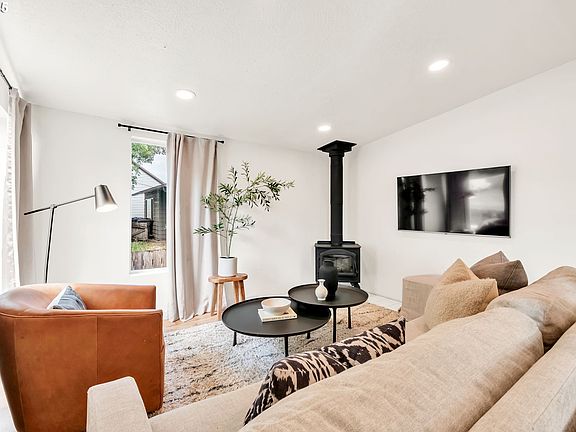 3rd image of 428 W Centennial Blvd