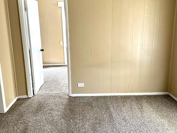 4th image of 920 E Tahlequah Ave