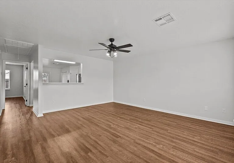 2100 Saint Lucia Calle — Photo 5
