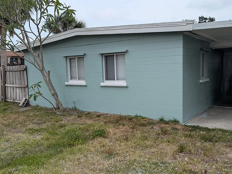 Roberta St — Photo 15