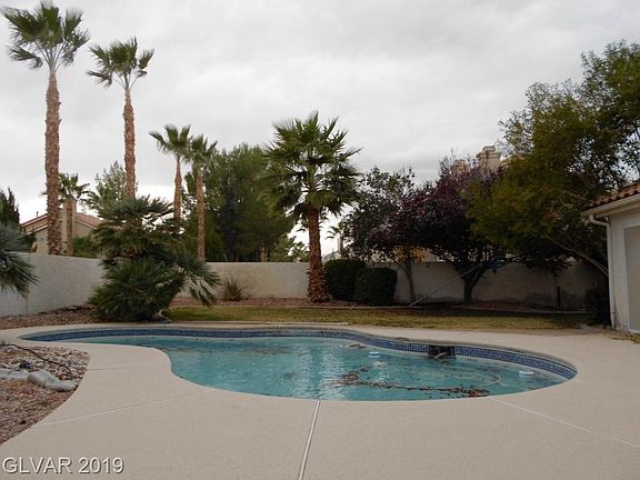 4th image of 915 Red Hollow Dr