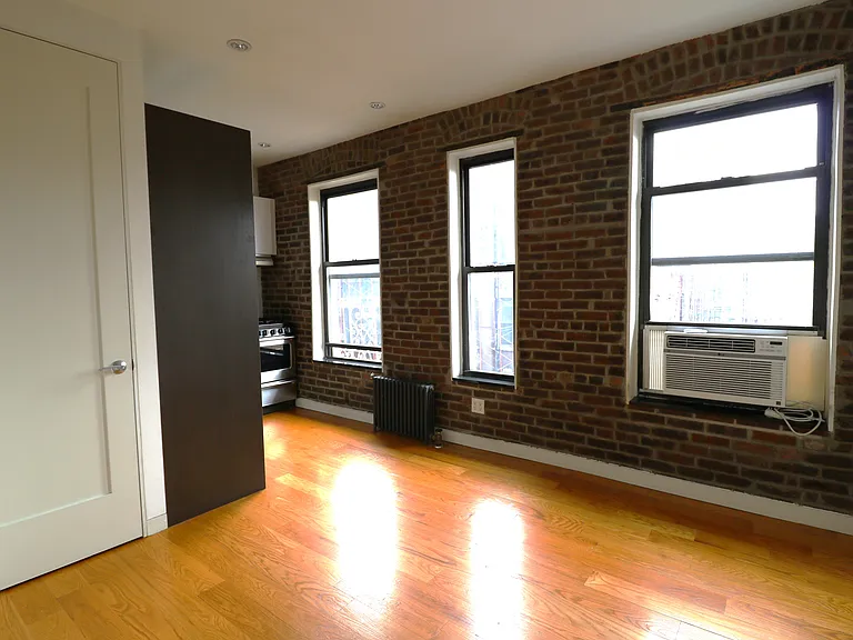 35 Bedford St #32 — Photo 1